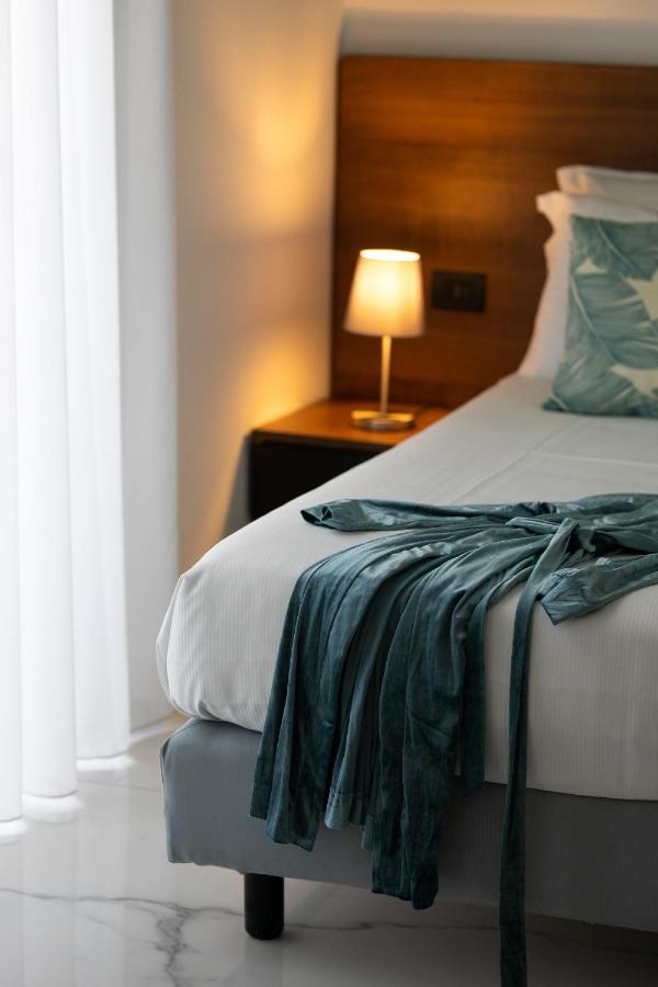 Palazzo Sovrana Serviced Luxury Apartments Палермо Екстериор снимка